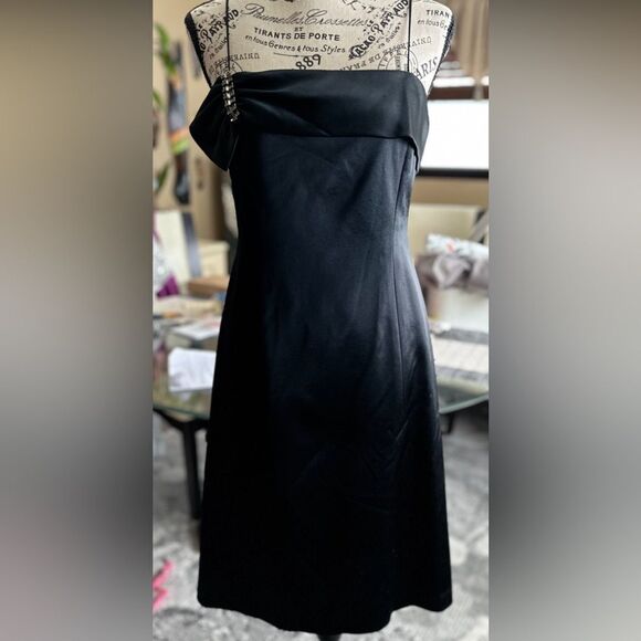 Anne Klein Little Black Dress with spaghetti straps . Feels like silk .Size 4. - Picture 6 of 10